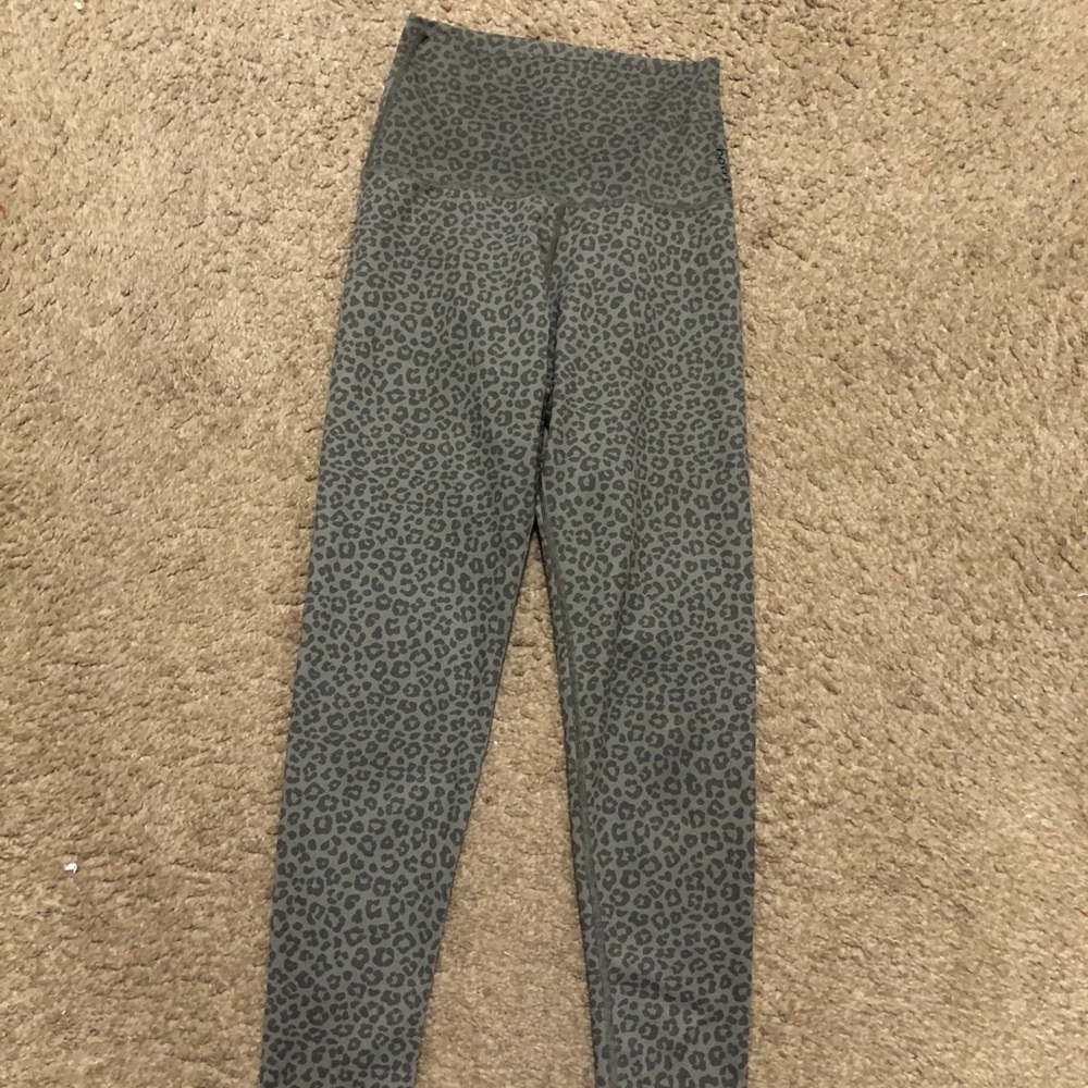 High-Waisted GreenLeopard Print Leggings Size Small Great conditions